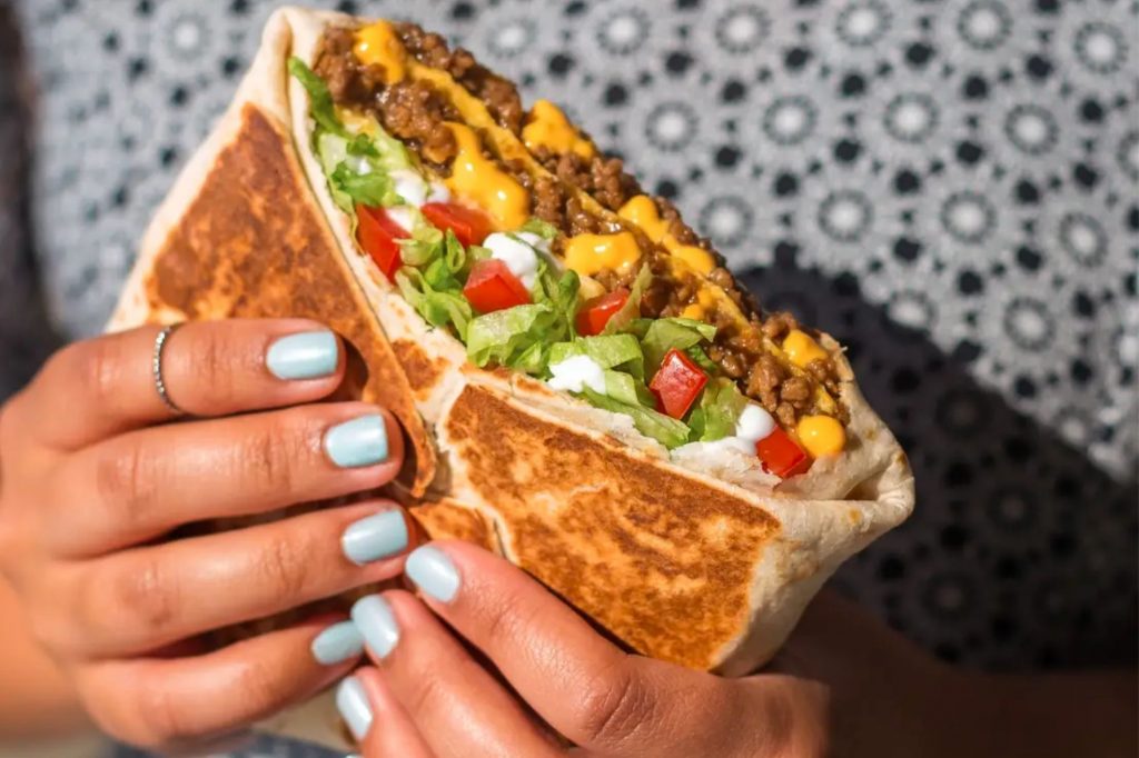 Taco Bell 又推出 4 項全新菜單啦！牽絲的牛肉起士捲餅（Cheesy Double Beef Burritos）、以及更多誘人的 Cheez-It 新品！