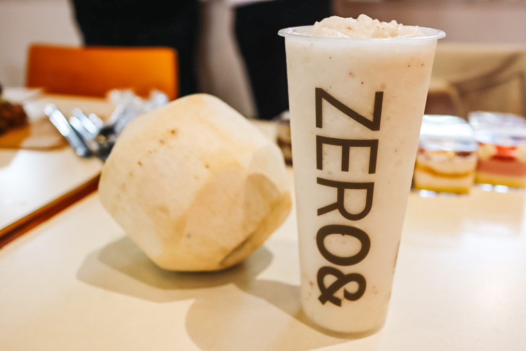ZERO& 的 Coconut Zero 是他們的主打招牌，使用新鮮椰子作為基底
