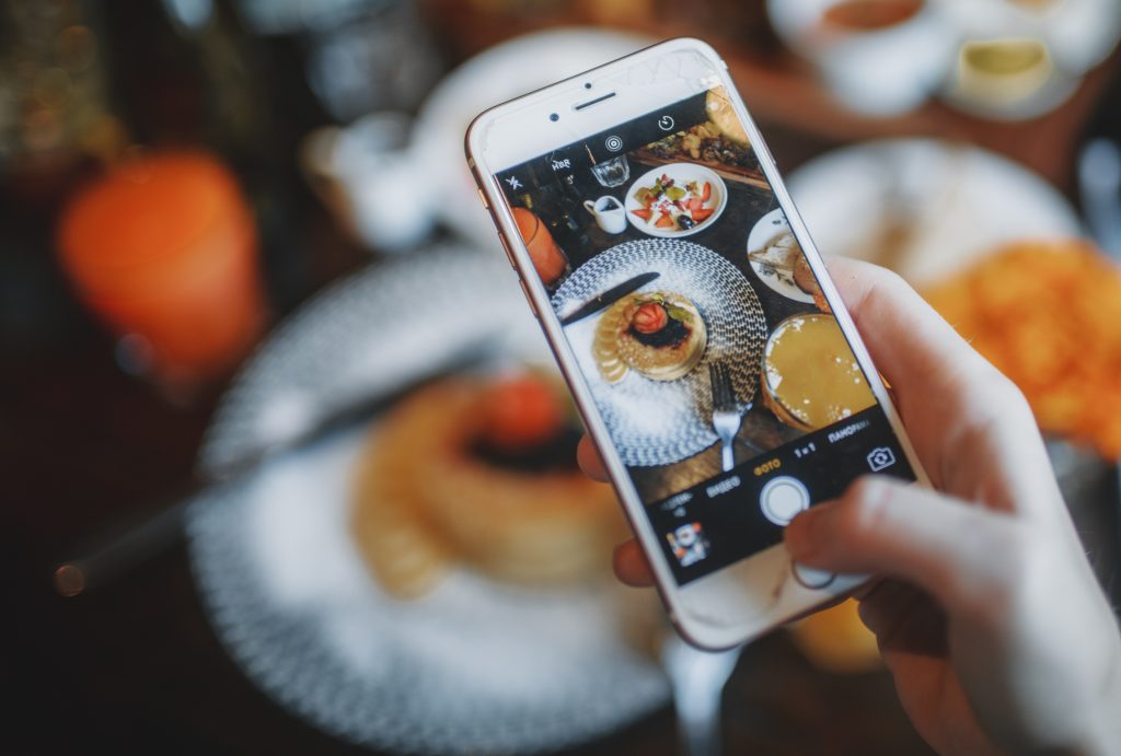 Tips for taking picture with your phone, suggested by Yelp trend expert.