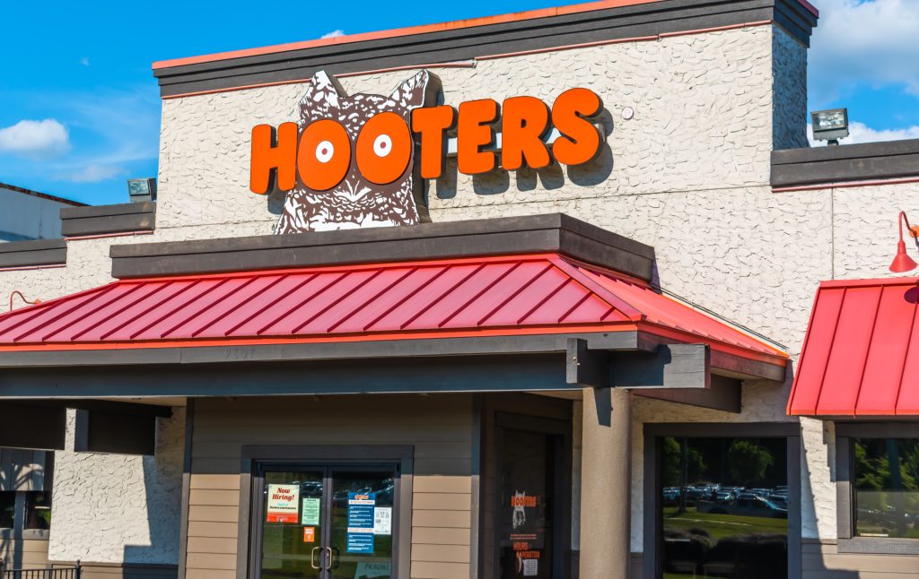 Hooters store front