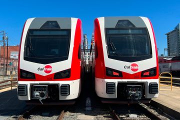 Caltrain 電動火車